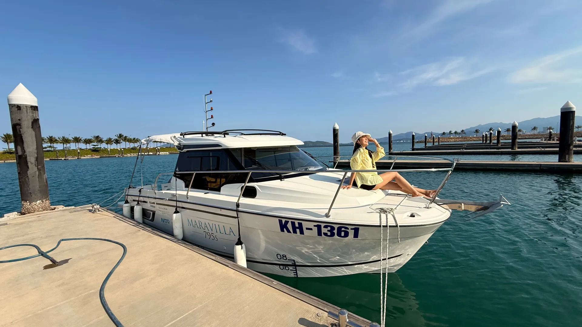 Private Yacht eFoil Tour in Nha Trang